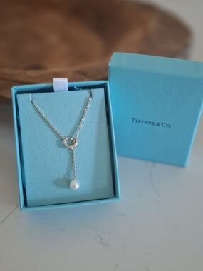 Tiffany & Co. Silver Heart Lariat Necklace with White Pearl